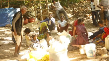 Ormandaki köyün fakir insanları