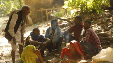 Ormandaki köyün fakir insanları