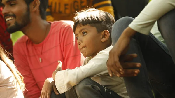 Young Indian Poor Boy Waching — Zdjęcie stockowe