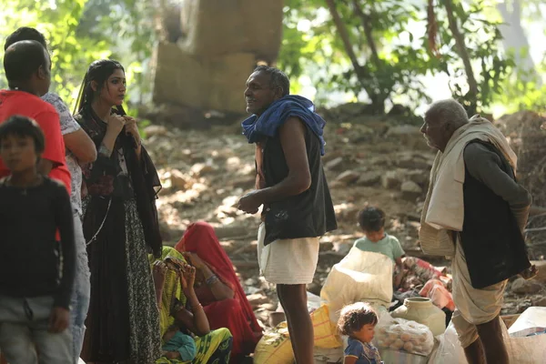 Indian Poor Children Watching Hyderabad India — ストック写真