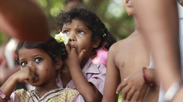 Indiano Pobre Crianças Assistindo Hyderabad Índia 22Nd Aug 2022 — Fotografia de Stock