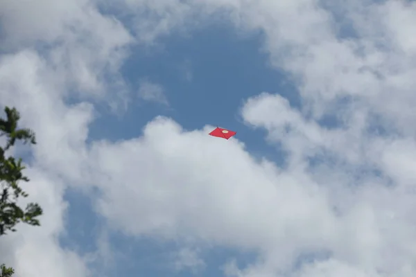 Μία Μικρή Kite Flying — Φωτογραφία Αρχείου
