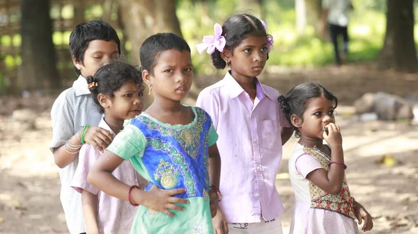 Indian Poor Children Watching Hyderabad India 22Nd Aug 2022 — Stock Photo, Image