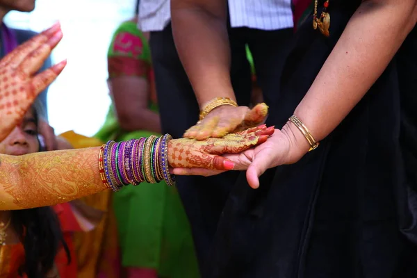 伝統的なヒンズー教の結婚式 — ストック写真