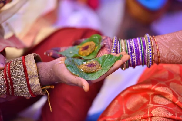 Traditionell Hinduisk Bröllopsceremoni — Stockfoto