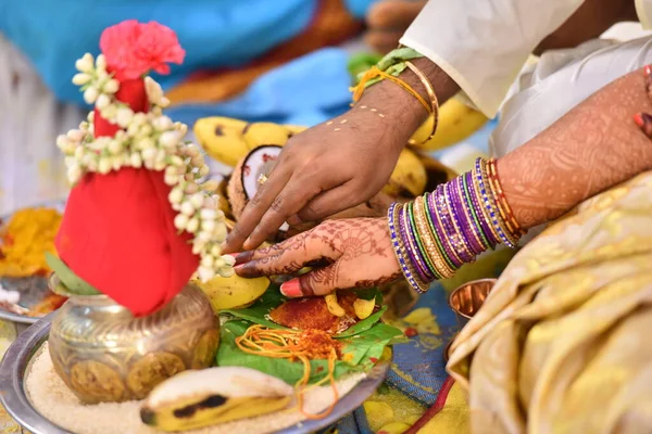 Традиционная Индуистская Свадьба — стоковое фото