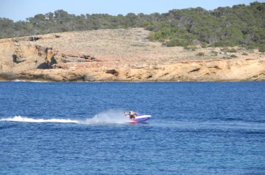 Denizdeki Sürat Teknesi