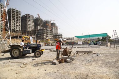 Hyderabad Hindistan 'daki işyerindeki insanlar 25 Ağustos 2022