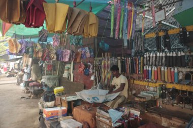 Hyderabad Hindistan 'daki işyerindeki insanlar 25 Ağustos 2022