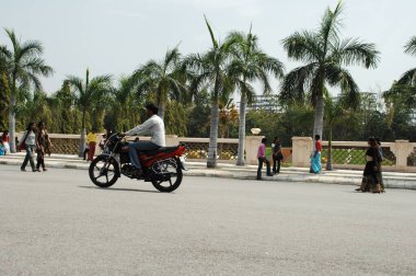 Hyderabad Hindistan 'daki işyerindeki insanlar 25 Ağustos 2022