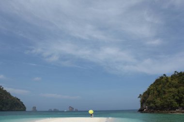 Erkek modelin şemsiyesi 25 Ağustos 2022 Hyderabad Hindistan