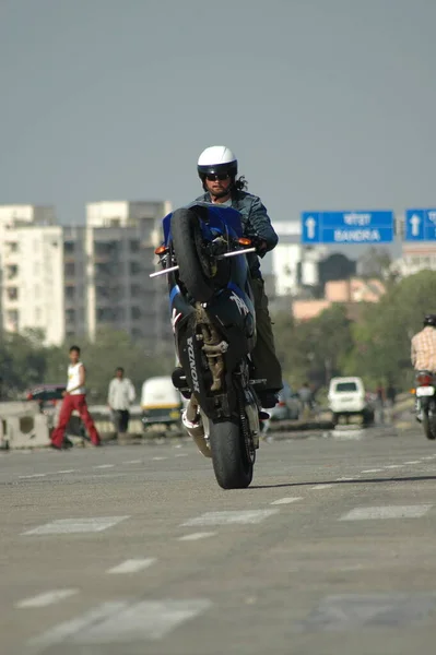 Моторні Вершники Міській Дорозі Хайдарабад Індія Серпня 2022 — стокове фото