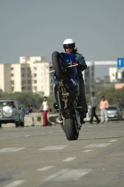 Motocicleta Jinetes Ciudad Carretera Hyderabad India Ago 2022 —  Fotos de Stock