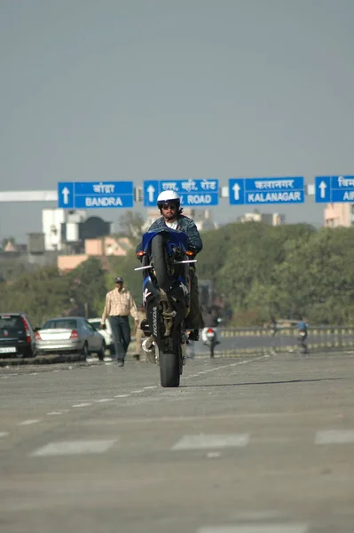 Cavaliers Moto Sur Route Ville Hyderabad Inde Août 2022 — Photo