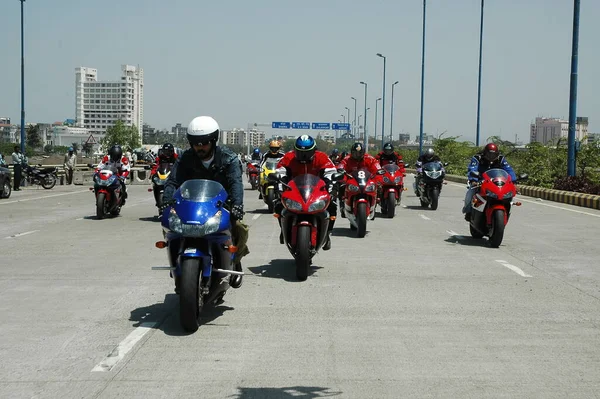 Motocykliści Drodze Miejskiej Hyderabad Indie Sie 2022 — Zdjęcie stockowe