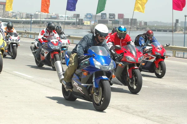 Motocicleta Jinetes Ciudad Carretera Hyderabad India Ago 2022 — Foto de Stock