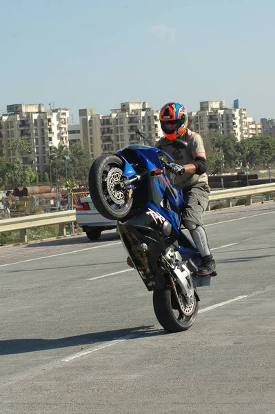 Motocicleta Jinetes Ciudad Carretera Hyderabad India Ago 2022 — Foto de Stock