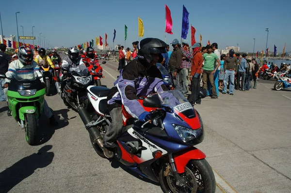 Moto Jinetes Ciudad Carretera Ago 2022 Hyderabad India — Foto de Stock