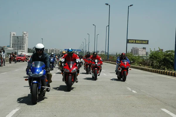 Motocykliści Drodze Miejskiej Sierpnia 2022 Hyderabad Indie — Zdjęcie stockowe