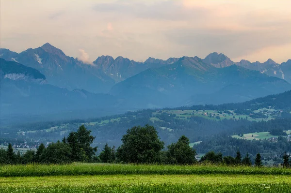 Puesta Sol Con Vistas Las Montañas Eslovacas Polacas Tatra — Foto de Stock