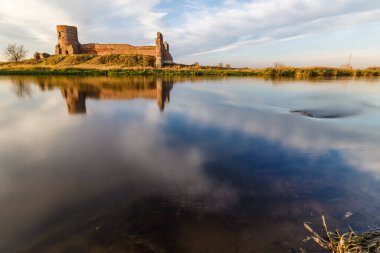 Kolo şehrindeki Ortaçağ kraliyet kalesi - Polonya