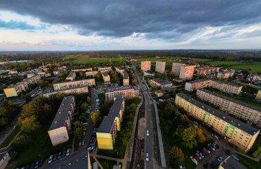 Gün batımında İHA 'dan Pabianice şehrini izle