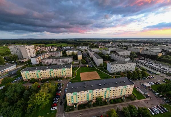 Gün batımında İHA 'dan Pabianice şehrini izle