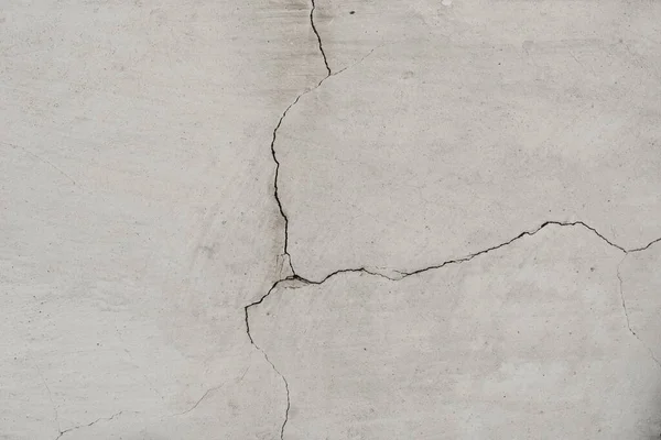 Beyaz alçılı eski bir duvar ve siyah beyaz fotokopi alanında çatlak kabuk soyma dokusu. Grunge beton duvarı çatlattı. Pis geniş tuğla duvar.