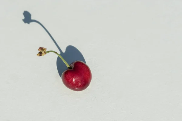 Cerise Douce Rouge Fraîche Mûre Isolée Sur Fond Blanc Avec — Photo