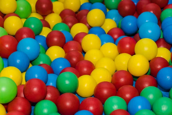 Muitas Bolas Plástico Coloridas Pequena Cidade Infantil Textura Fundo Bolas — Fotografia de Stock