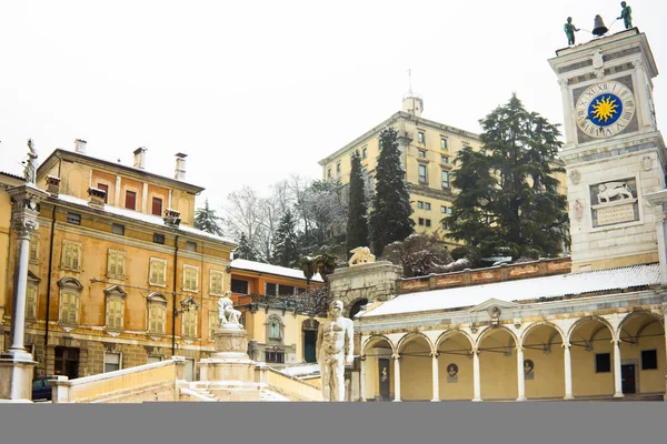 Castel av udine med snö — Stockfoto