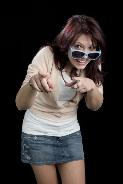 Sorridente giovane donna con gli occhiali — Foto Stock