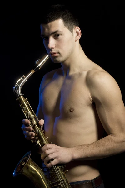 Beaux hommes avec saxophone — Photo