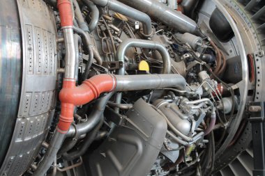 Yolcu uçak motor boruları