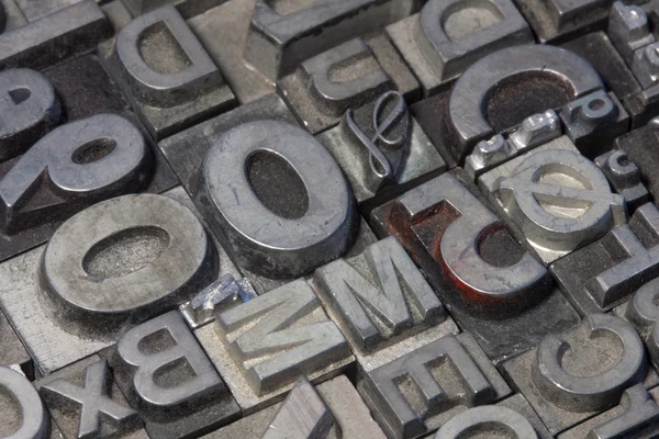 Arranjo aleatório de letras de chumbo tipografia — Fotografia de Stock