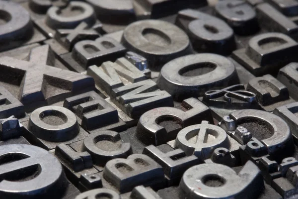 Arranjo aleatório de letras de chumbo tipografia — Fotografia de Stock