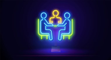 Üç kişi birlikte neon rengi. Grup, millet, neon tarzı liderlik ikonu. Konferans Neon Işık Işıldayan Vektör İllüstrasyonu.