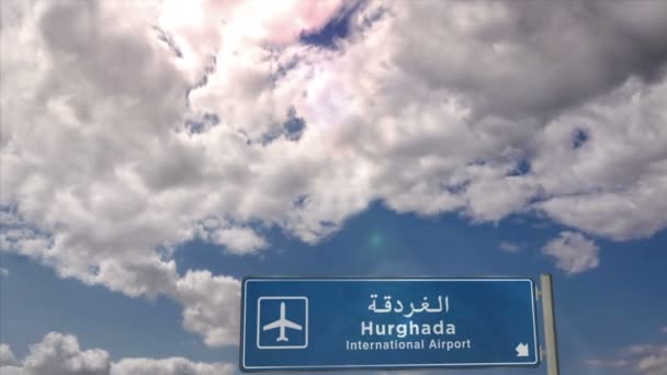 Літак Приземлився Хургаді Єгипет Прибуття Міста Знаком Напрямку Аеропорту Подорожі — стокове відео