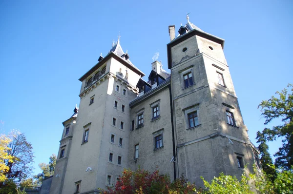 波兰Goluchow 2021年10月9日 旧城堡秋天阳光灿烂的历史住宅 — 图库照片