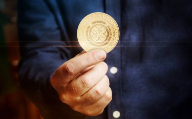 Holochain Holo Sıcak Kripto Para Sembolü Eldeki Altın Para Soyut Konsept.