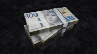 İsveç Kronu para yığını. İsveç 'te ekonomi, bankacılık, işletme, kriz, durgunluk, borç ve finansman kavramları. 100 SEK banknotları canlandırmayı istifliyor.