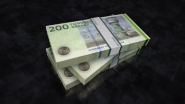 Danimarka Krona para yığını. Danimarka 'da ekonomi, bankacılık, ticaret, kriz, durgunluk, borç ve finans konularının kavramı. 200 DDK banknotları canlandırmayı desteler.