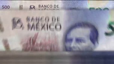 Meksika Pezosu banknotlu para sayma makinesi. Hızlı bir MXN para birimi dönüşümü. İş ve ekonomi kavramı döngüsel ve sorunsuz bir altyapıya sahip.