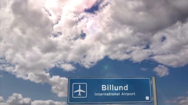 Airplane Silhouette Landing Billund Denmark Plane City Arrival Airport Direction — Vídeo de Stock