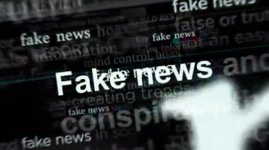 Uluslararası medyada manşet haberleri sahte haberler ve sahte bilgilerle. Gürültü görüntüleme döngüsünde yayınlanan haber başlıklarının soyut konsepti. TV arızası efekti pürüzsüz ve döngülü animasyon.