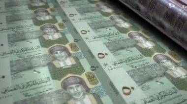 Umman Rial para banknotları basım makinesi döngüsü. Kağıt OMR banknot baskısı 3D döngü kusursuz. Soyut bankacılık, borç, finans, ekonomi ve kriz kavramı.