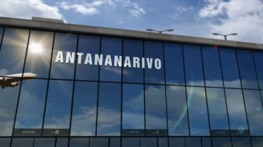Antananarivo, Madagaskar 'a inen uçak animasyonu canlandırıyor. Cam havaalanı terminali ve jet uçağının yansımasıyla şehre vardık. Seyahat, iş, turizm ve ulaşım kavramı.