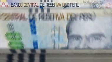 Peru Soles para sayma makinesi ve banknotlar. Hızlı bir PEN para birimi değişimi. Peru 'da iş ve ekonomi. Kavramsal ve pürüzsüz arkaplan.