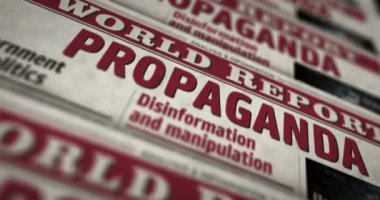 Propaganda, sahte haberler, manipülasyon ve yanlış bilgilendirme günlük gazete raporu. Soyut konsept retro 3d pürüzsüz döngü.