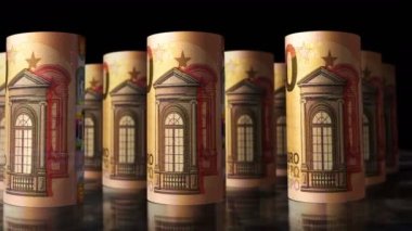 Euro para ruloları 3D animasyon döngüsü. EUR 'nun önünde hareket eden bir kamera var. Avrupa ekonomisi, kriz, finans, nakit, iş başarısı, ekonomik durgunluk ve AB 'de borç kavramının kusursuz döngüsü.